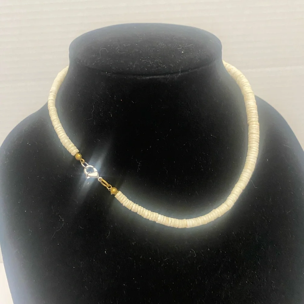💍💎 SALE Beautiful Authentic Puka Shell Graduating Necklace 19”